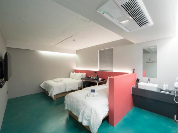 HOTEL H : photo 2 de la chambre chambre lits jumeaux