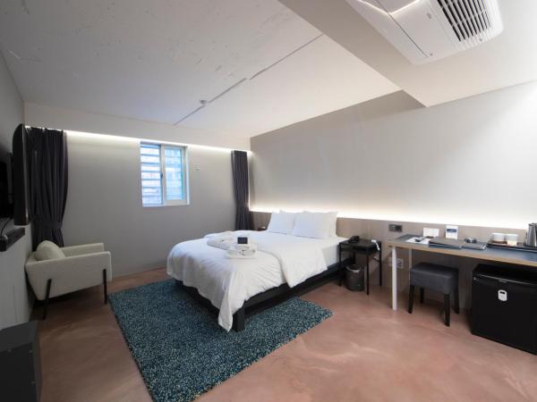 HOTEL H : photo 4 de la chambre chambre double