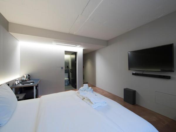 HOTEL H : photo 6 de la chambre chambre double