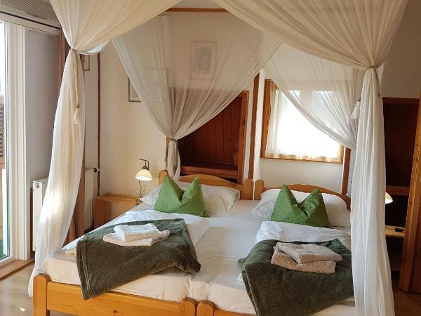 Kaktusz Villa Heviz : photo 1 de la chambre appartement 1 chambre avec balcon
