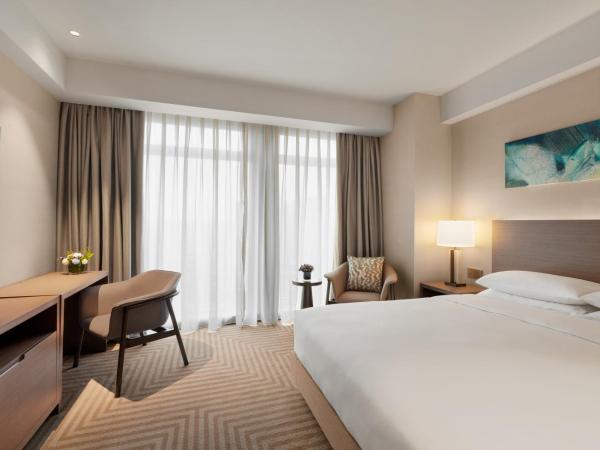 Hyatt House Chengdu Pebble Walk : photo 4 de la chambre suite lit king-size avec canapé-lit et cuisine