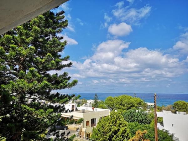 Dimitra Hotel : photo 10 de la chambre chambre double ou lits jumeaux - vue partielle sur mer