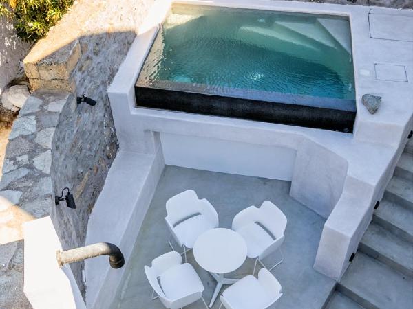 Belvedere Mykonos - Main Hotel - The Leading Hotels of the World : photo 2 de la chambre 2 bedroom residence plunge pool partial sea view @ belvedere villa nextdoor