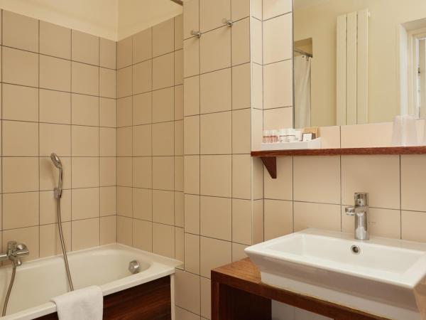 Hôtel de Sèvres : photo 2 de la chambre deux chambres adjacentes