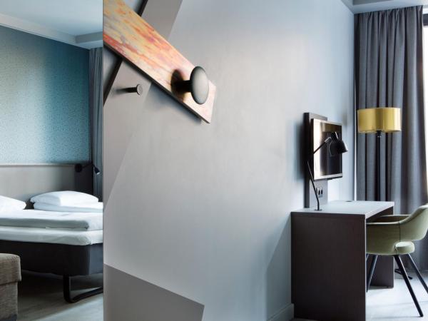 Comfort Hotel Xpress Central Station : photo 10 de la chambre chambre lits jumeaux avec lit d’appoint - 301