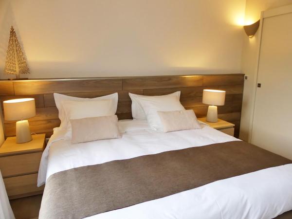 Les Ambaciales : photo 5 de la chambre chambre double ou lits jumeaux avec lit d'appoint