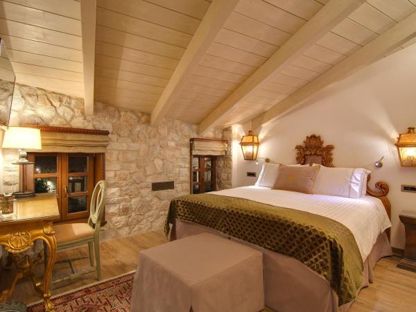 KAMARES Historic Boutique Hotel & Spa : photo 1 de la chambre chambre lit king-size deluxe