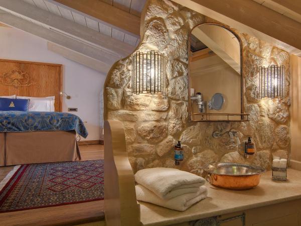 KAMARES Historic Boutique Hotel & Spa : photo 6 de la chambre chambre lit queen-size deluxe