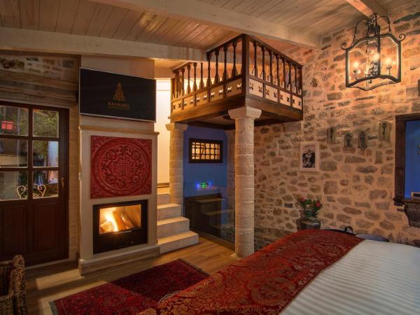 KAMARES Historic Boutique Hotel & Spa : photo 3 de la chambre chambre lit king-size avec balcon