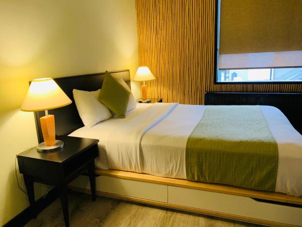 Hotel at the Waldorf : photo 7 de la chambre chambre lit queen-size