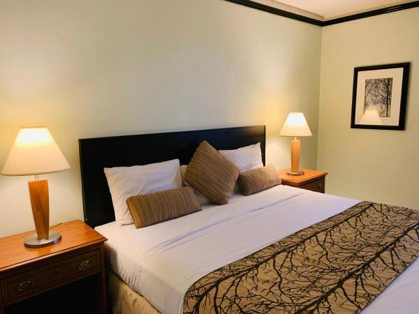 Hotel at the Waldorf : photo 5 de la chambre chambre lit king-size