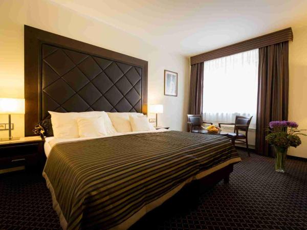 Hotel Selsky Dvur - Bohemian Village Courtyard : photo 4 de la chambre chambre double ou lits jumeaux avec lit d'appoint