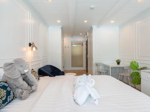 White Ivory Bed And Breakfast : photo 3 de la chambre suite avec balcon