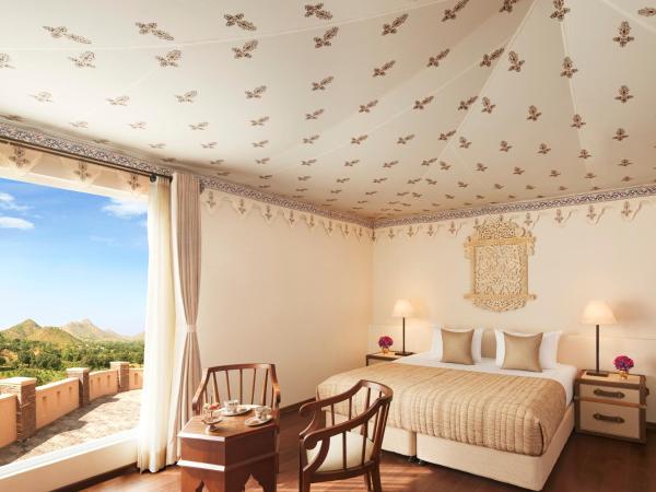 Taj Aravali Resort & Spa Udaipur : photo 1 de la chambre luxury tent panorama view king bed