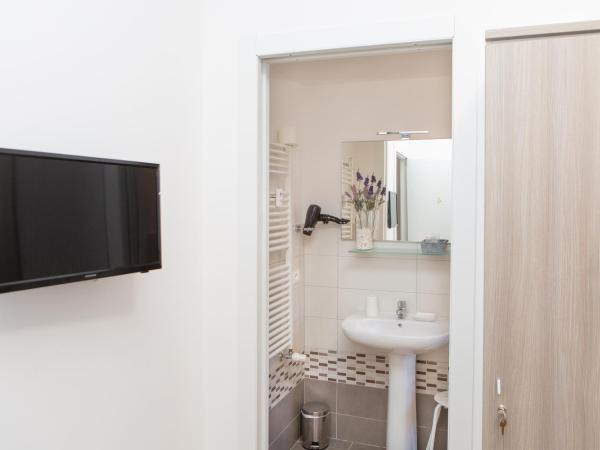 Affittacamere San Martino : photo 7 de la chambre chambre simple avec salle de bains privative