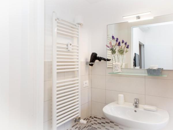 Affittacamere San Martino : photo 10 de la chambre chambre simple avec salle de bains privative