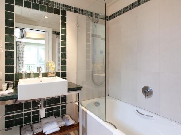 Hotel MR Les Rotes : photo 3 de la chambre chambre double avec lit d'appoint (3 adultes)