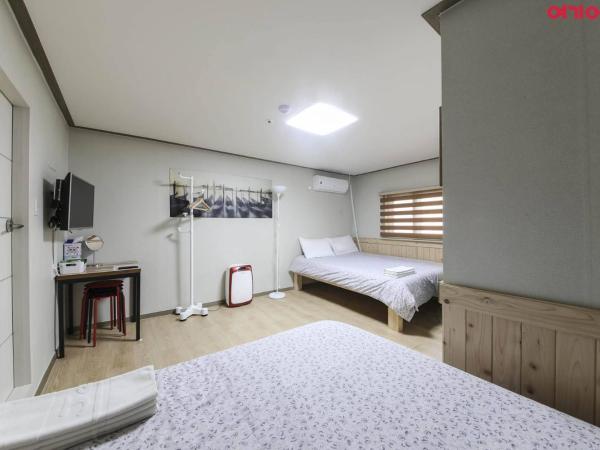 Seoul Station R Guesthouse : photo 4 de la chambre chambre familiale avec salle de bains privative