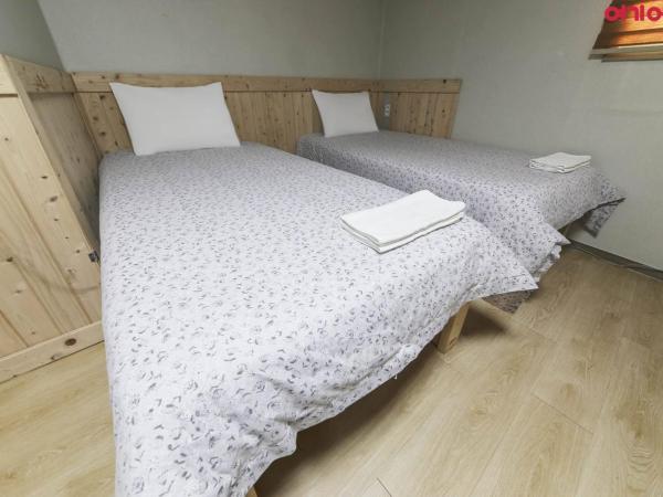 Seoul Station R Guesthouse : photo 6 de la chambre chambre double avec salle de bains privative