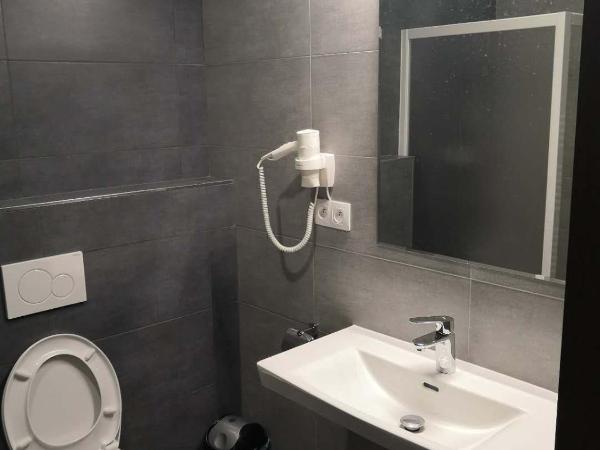 Sun-House Pension&Restaurant -ParkingFree- : photo 7 de la chambre chambre double ou lits jumeaux