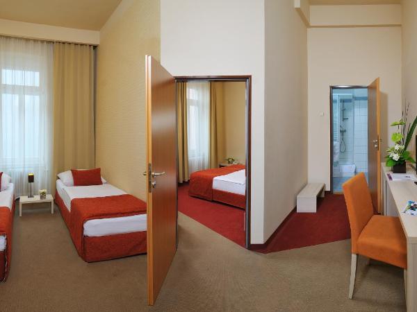 Star City Hotel : photo 3 de la chambre chambre familiale