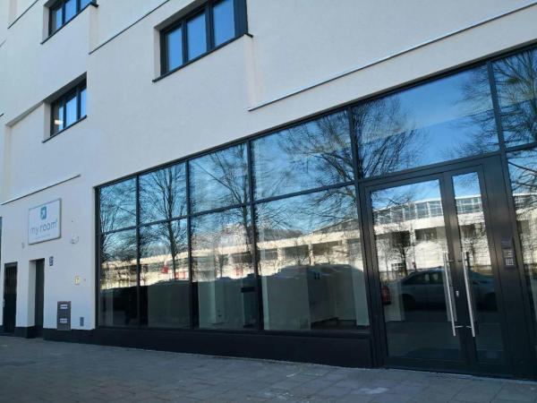 My room serviced apartment-Messe : photo 2 de la chambre appartement avec balcon