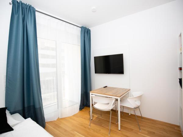 My room serviced apartment-Messe : photo 7 de la chambre appartement avec balcon