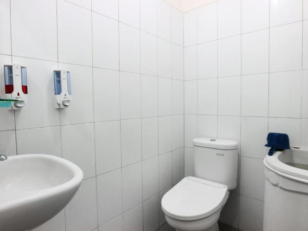 Casa Sidoluhur 17 : photo 7 de la chambre chambre double standard avec salle de bains commune