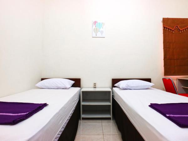 Casa Sidoluhur 17 : photo 3 de la chambre chambre double standard avec salle de bains commune