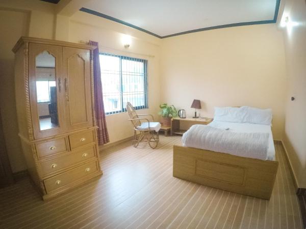 Hotel Mountain View - Lakeside Pokhara : photo 7 de la chambre appartement avec vue sur la montagne