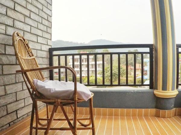 Hotel Mountain View - Lakeside Pokhara : photo 5 de la chambre appartement avec vue sur la montagne