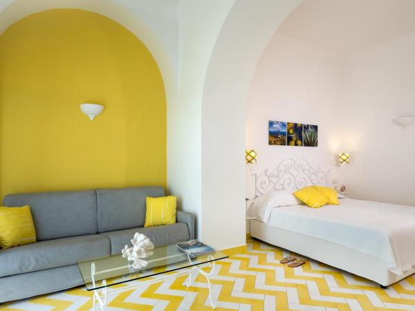 Relais Maresca Luxury Small Hotel & Terrace Restaurant : photo 5 de la chambre suite junior avec 2 balcons - vue sur mer