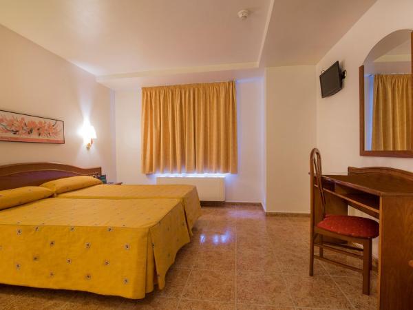 Hotel Cervol : photo 2 de la chambre chambre quadruple supérieure (4 adultes)