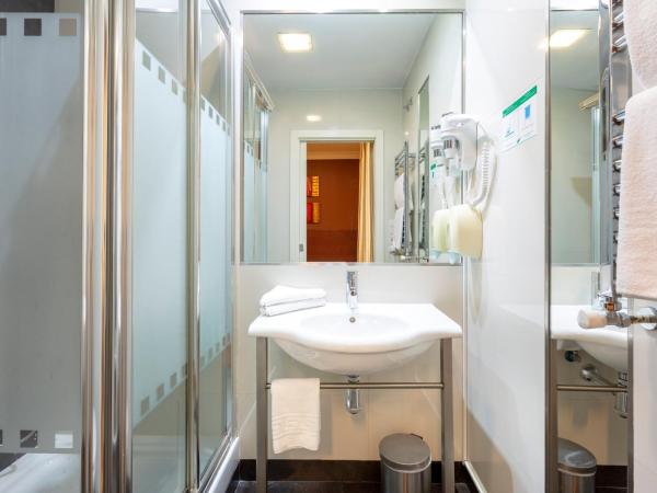 Hostal Abadia Madrid : photo 3 de la chambre chambre lits jumeaux