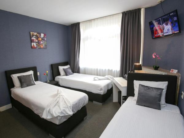 Hotel Flipper Amsterdam : photo 2 de la chambre chambre triple avec salle de bains privative