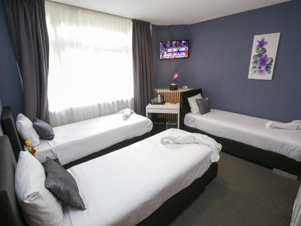Hotel Flipper Amsterdam : photo 4 de la chambre chambre triple avec salle de bains privative
