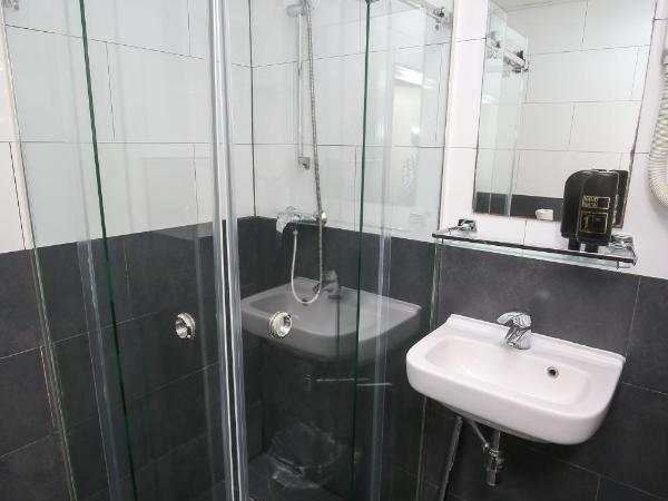 Hotel Flipper Amsterdam : photo 4 de la chambre chambre lits jumeaux avec salle de bains privative