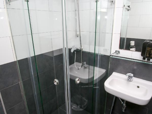 Hotel Flipper Amsterdam : photo 5 de la chambre chambre triple avec salle de bains privative