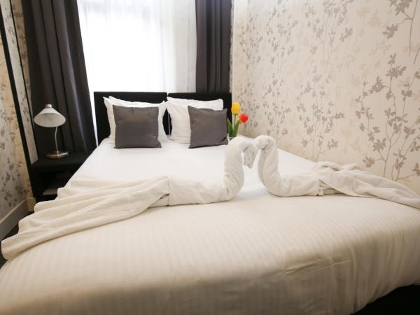 Hotel Flipper Amsterdam : photo 3 de la chambre petite chambre double ou lits jumeaux Économique avec salle de bains commune