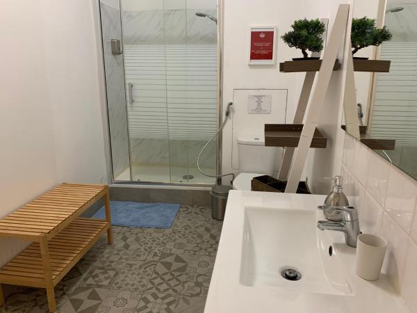 Old Town Lx Suites : photo 7 de la chambre suite lit king-size avec balcon