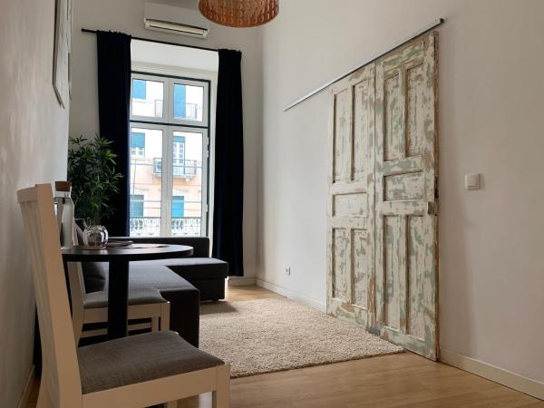 Old Town Lx Suites : photo 7 de la chambre appartement avec balcon