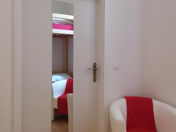 Living in the Box : photo 4 de la chambre petite chambre lits jumeaux