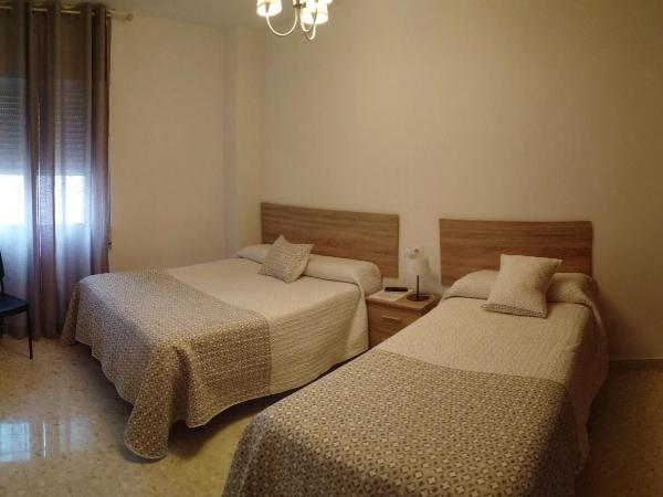 Hostal Tilos : photo 3 de la chambre chambre triple