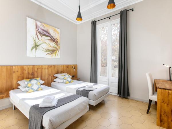 Jardinets Guest House : photo 4 de la chambre chambre triple