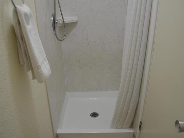 Hotel Sunrise : photo 9 de la chambre chambre lit queen-size 