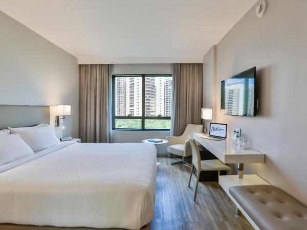 Radisson Rio de Janeiro Barra : photo 3 de la chambre chambre affaires lit queen-size