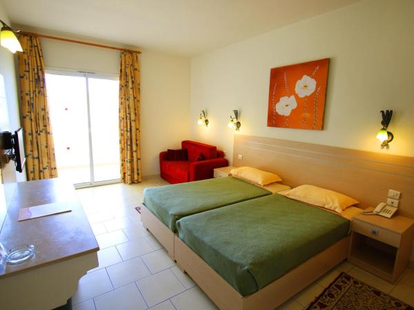 Omar Khayam Resort & Aqua Park : photo 4 de la chambre chambre triple - vue sur mer