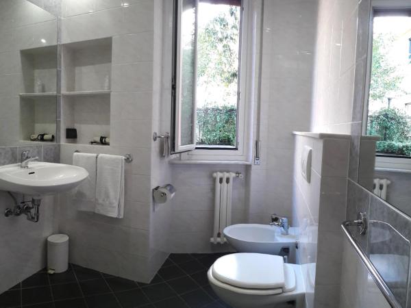 Hotel Esperia : photo 3 de la chambre chambre double ou lits jumeaux Économique avec lit d'appoint