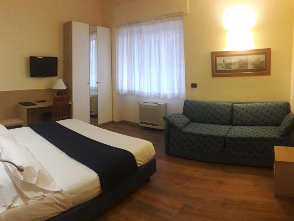 Hotel Esperia : photo 2 de la chambre chambre double ou lits jumeaux Économique avec lit d'appoint