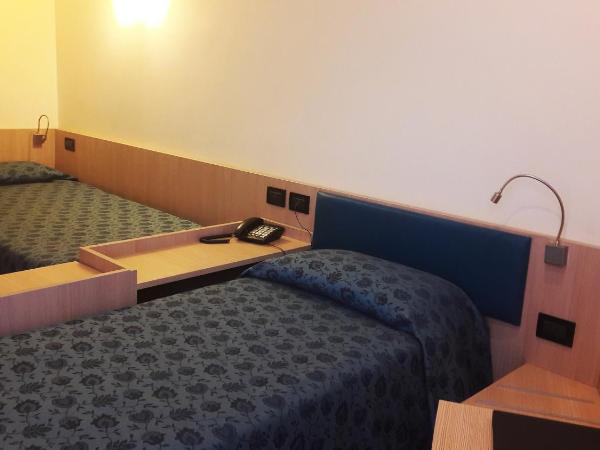 Hotel Esperia : photo 4 de la chambre chambre lits jumeaux standard avec balcon